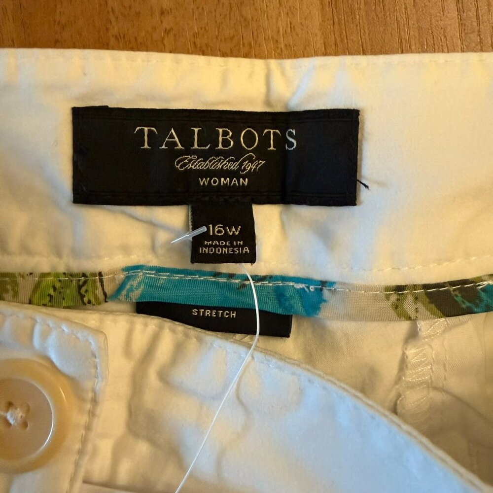 White Bermuda Shorts - NWT - Picture 3 of 8